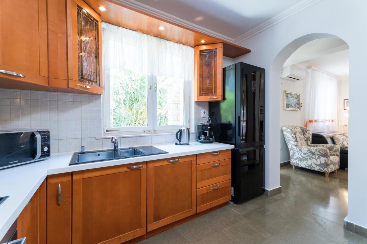 Waterfront Villa With Pool Вела-Лука Екстер'єр фото