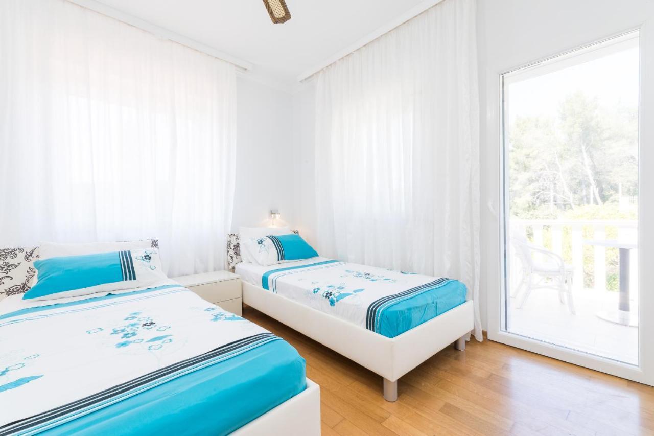 Waterfront Villa With Pool Вела-Лука Екстер'єр фото