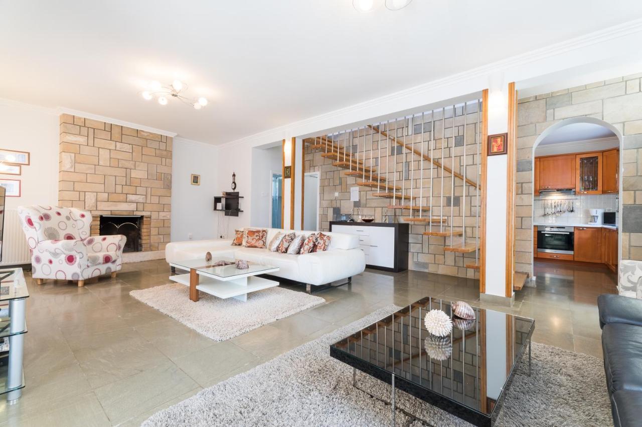Waterfront Villa With Pool Вела-Лука Екстер'єр фото