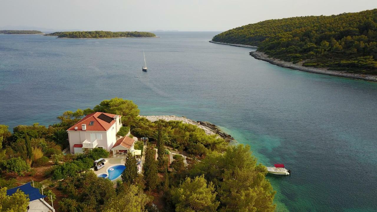 Waterfront Villa With Pool Вела-Лука Екстер'єр фото