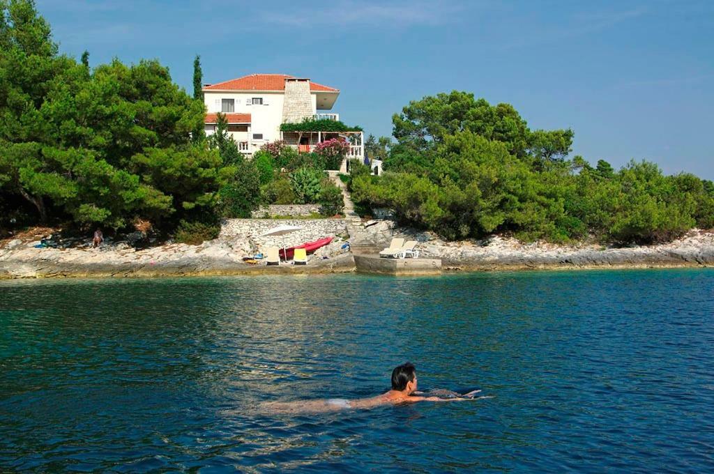 Waterfront Villa With Pool Вела-Лука Екстер'єр фото